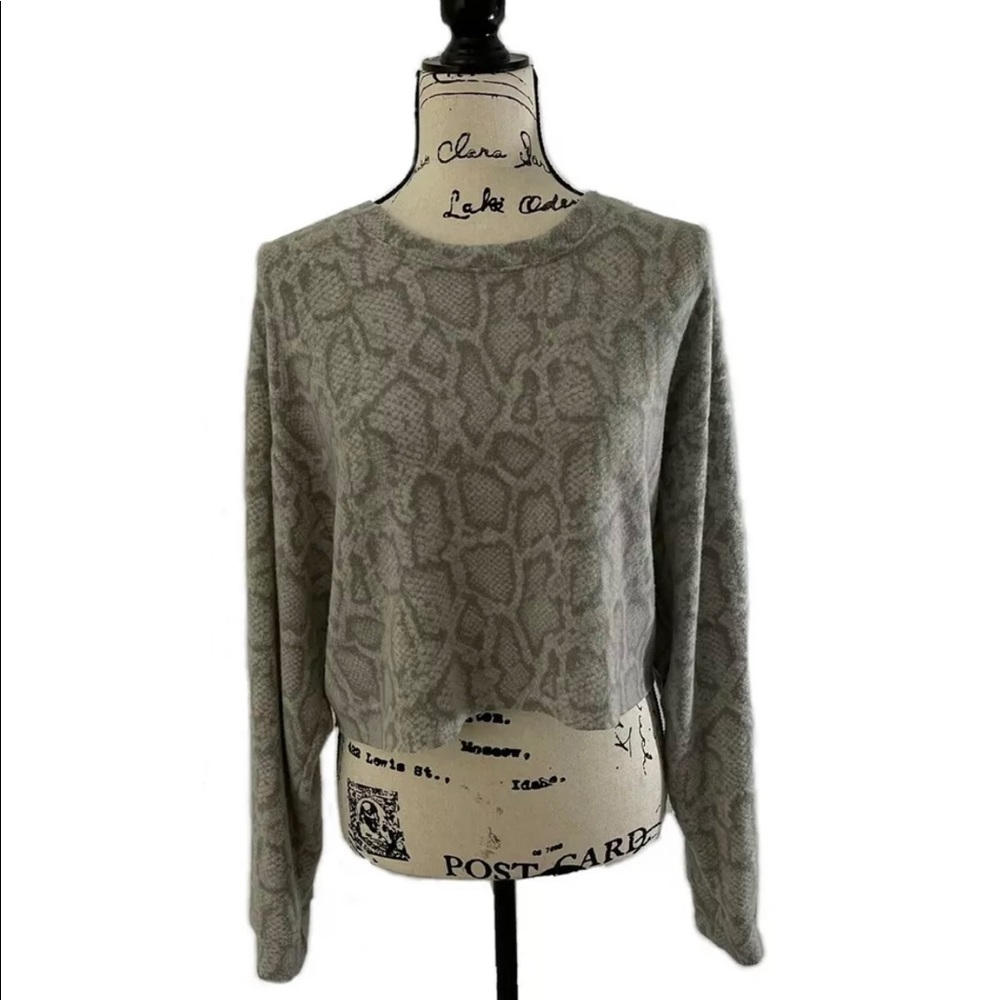 Lelis Womens Grey Round Neck Pullover Crop Sweater Top M Snake Print KT3623-5